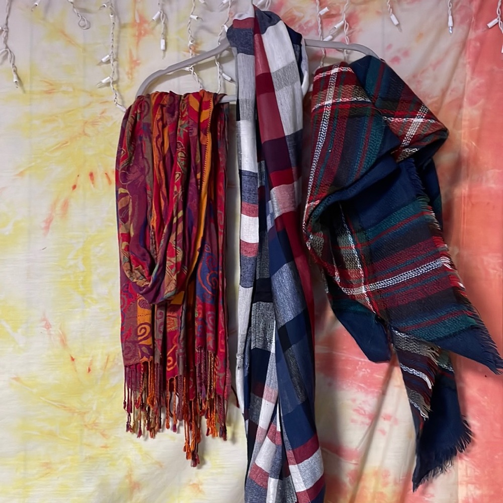 Scarf trio
